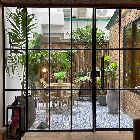 Luxury House With Sleek Terrace In Сasa de vacaciones *